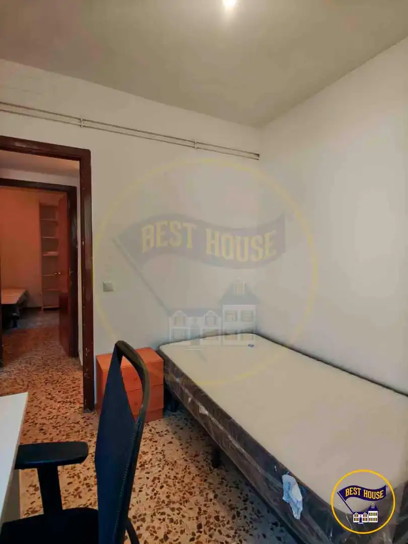 Bedroom of Flat for share in Cuenca  with Heating, Furnished and Balcony