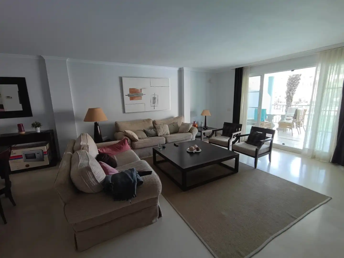 Sala d'estar de Apartament en venda en Sotogrande amb Aire condicionat, Terrassa i Piscina