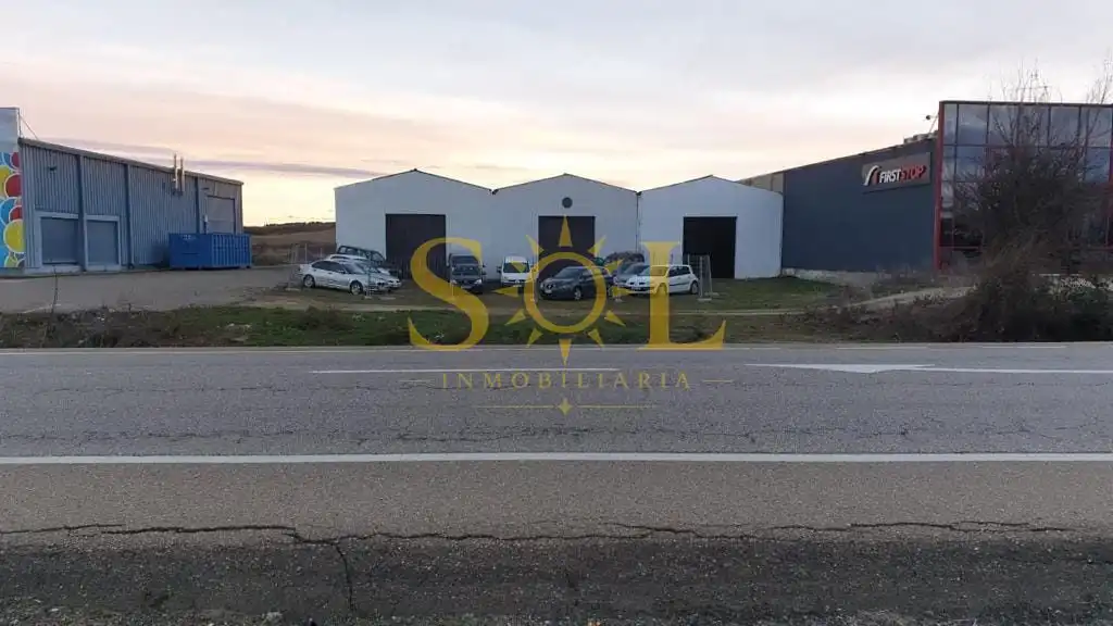 Vista exterior de Nau industrial en venda en Valdefresno