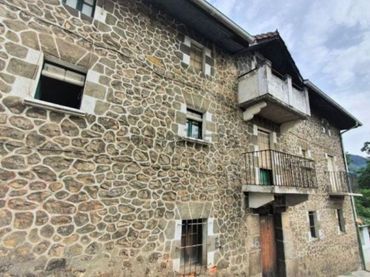 House with garden for sale in Laudio / Llodio