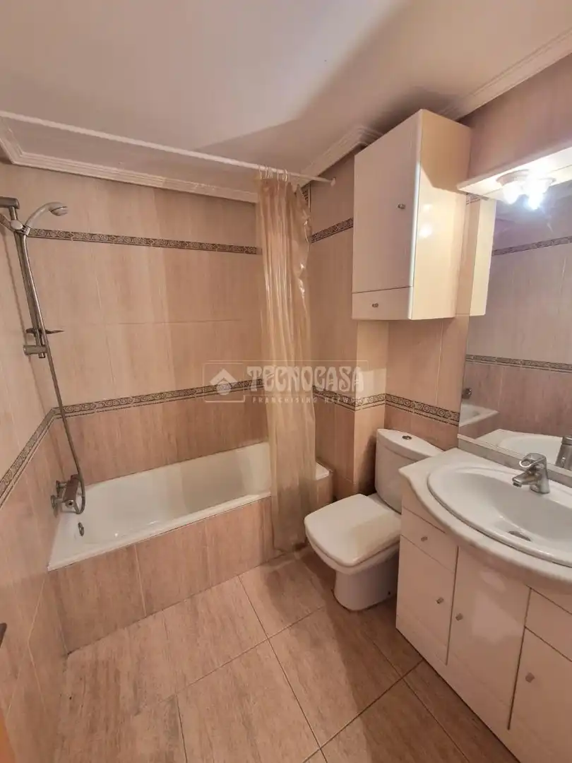 Baño de Piso en venta en Zaragoza con Calefacción y Terraza