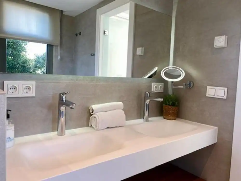 Bany de Casa o xalet de lloguer en Estepona amb Aire condicionat, Jardí privat i Terrassa