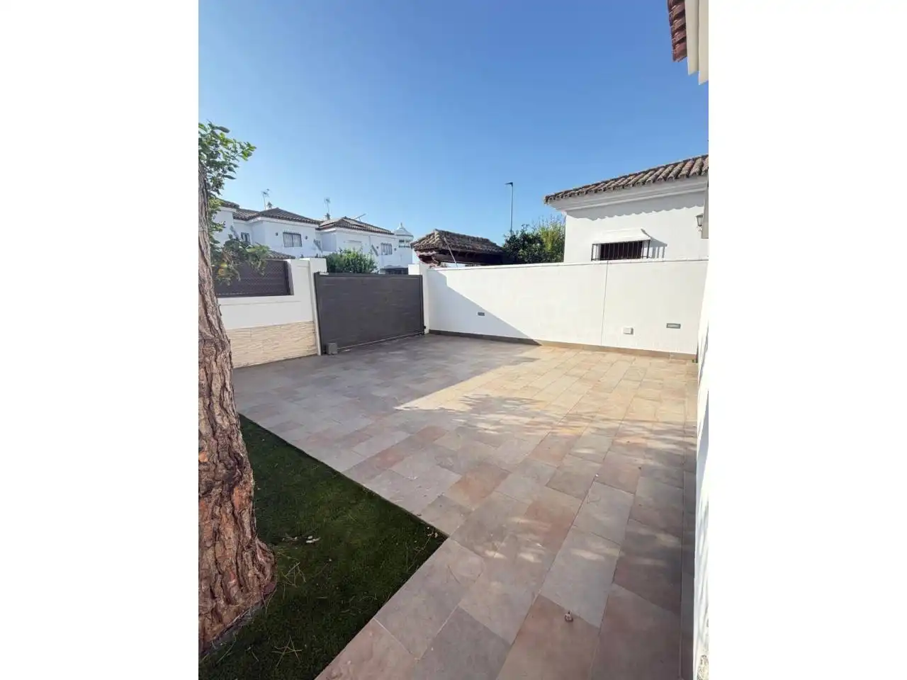 Jardí de Casa o xalet en venda en Chiclana de la Frontera amb Aire condicionat, Jardí privat i Terrassa