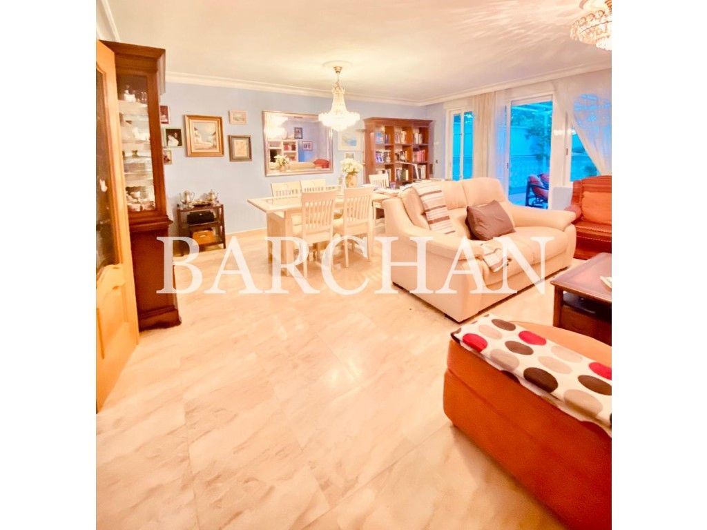 Sala d'estar de Casa adosada en venda en Villaviciosa de Odón amb Aire condicionat, Terrassa i Balcó