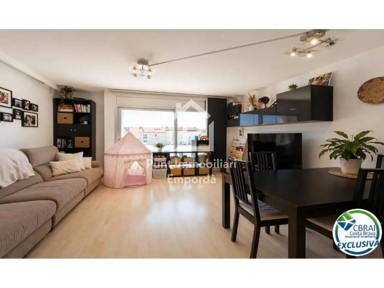 Wohnzimmer von Maisonette zum Verkauf in Roses mit Klimaanlage, Heizung und Parkett