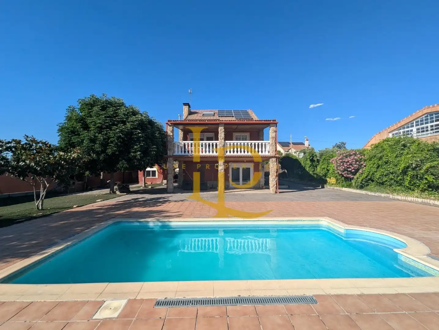 Vista exterior de Casa o chalet en venta en El Casar con Aire acondicionado, Jardín privado y Terraza