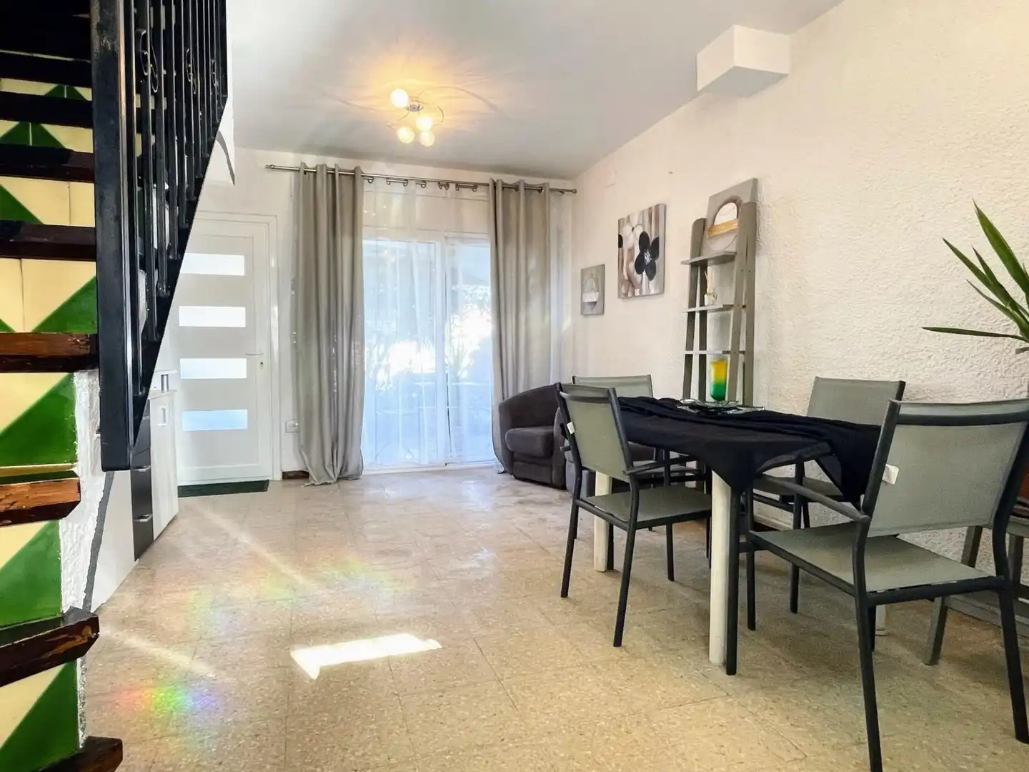 Sala d'estar de Casa o xalet en venda en Empuriabrava amb Aire condicionat, Calefacció i Jardí privat