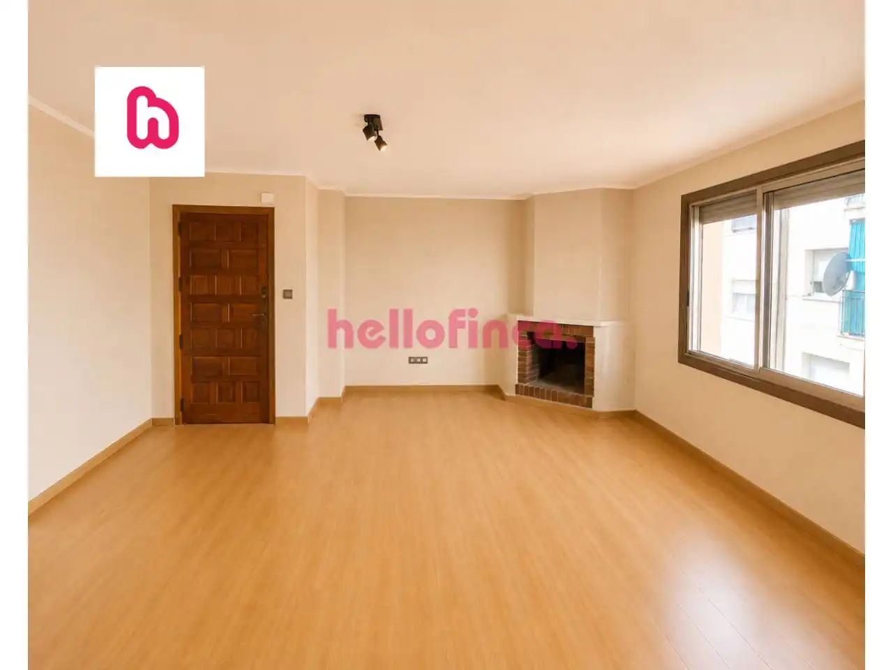 Sala d'estar de Pis en venda en Sant Celoni amb Calefacció, Parquet i Balcó