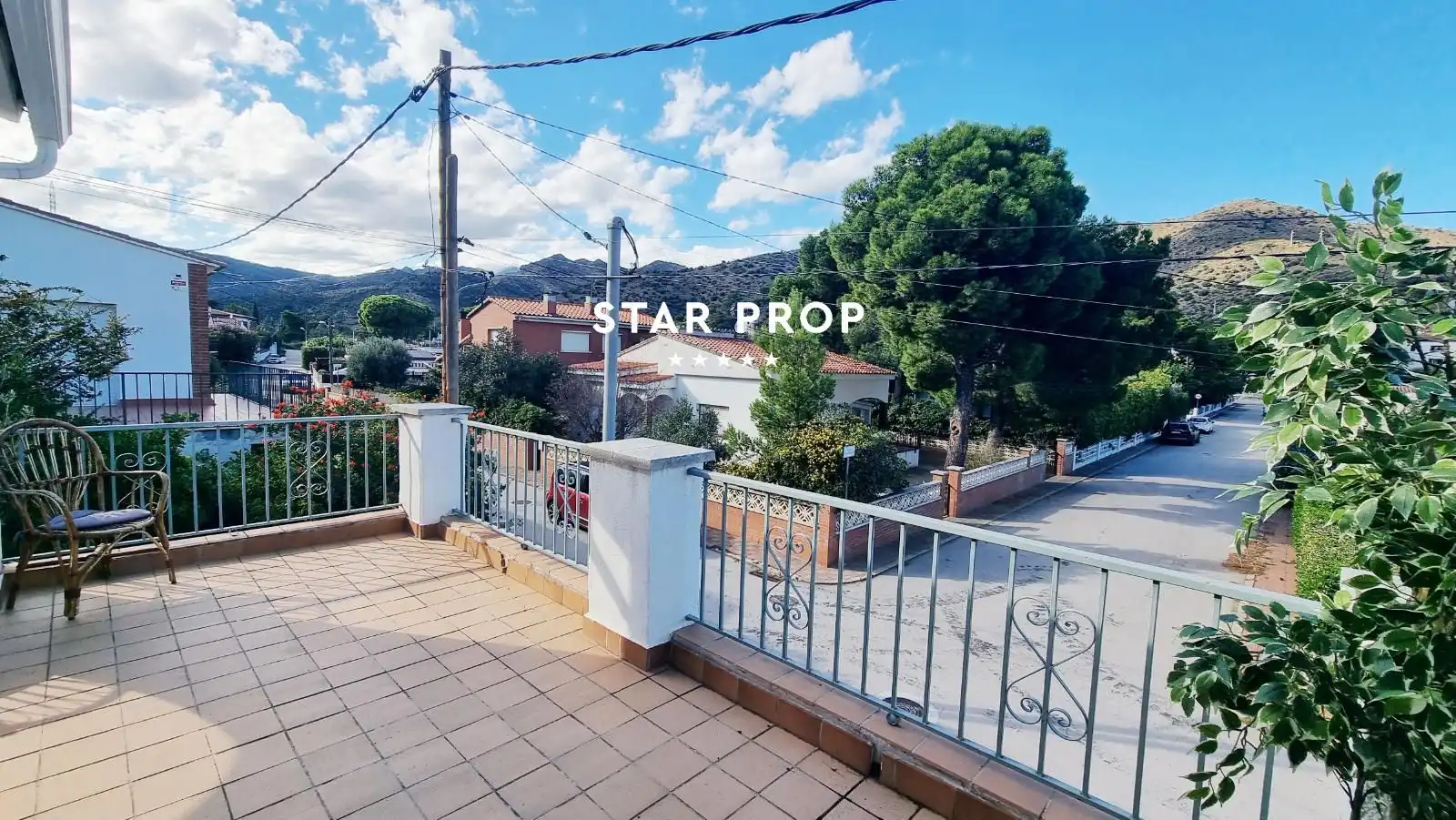Vista exterior de Àtic en venda en Colera amb Jardí privat, Terrassa i Traster