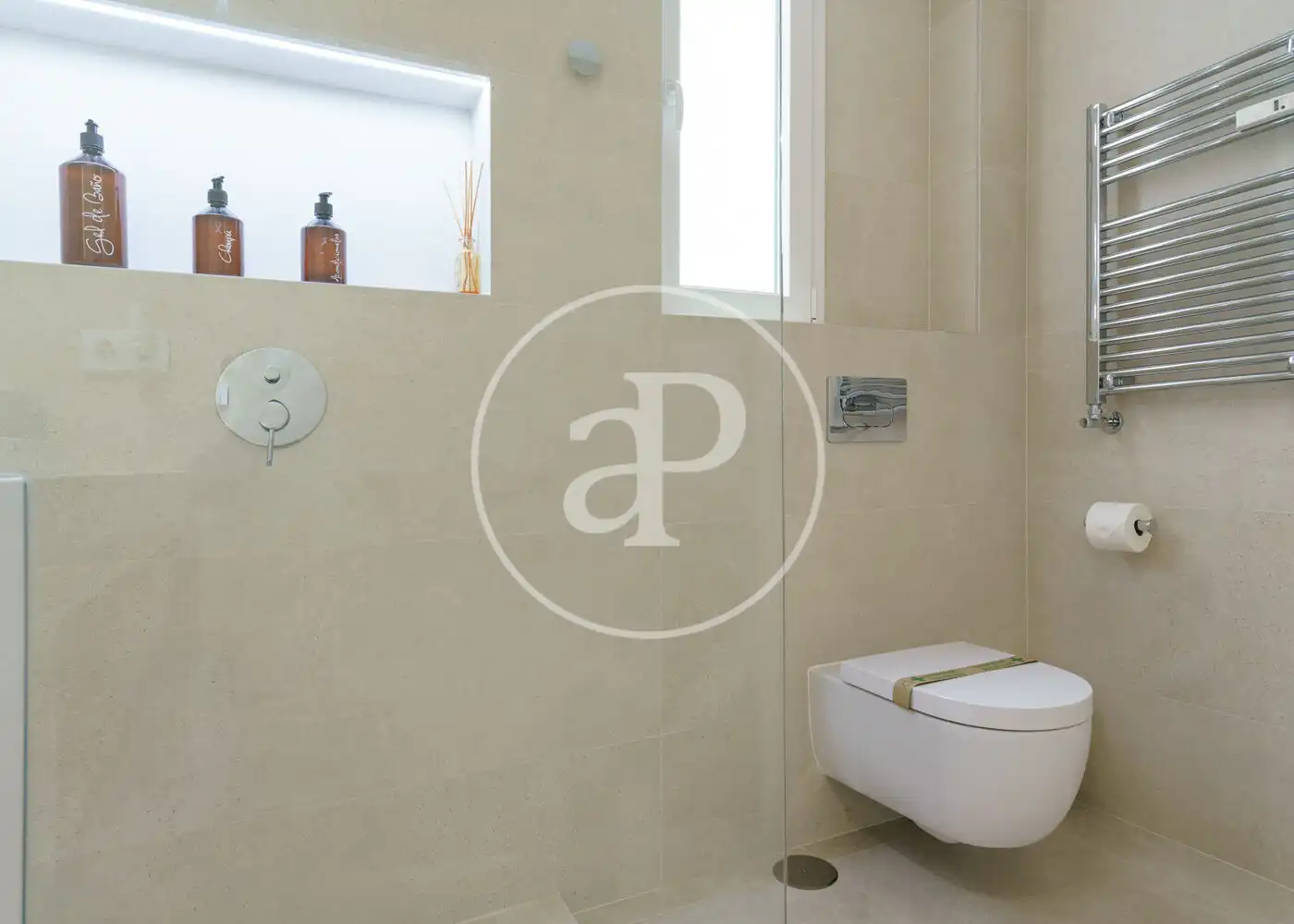 Bathroom of Flat for rent in Madrid  with Air Conditioner, Heating and Furnished