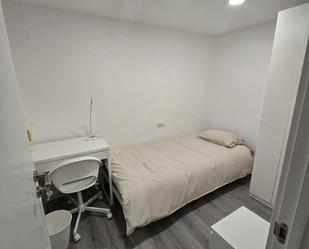 Bedroom of Flat to share in  Barcelona Capital  with Heating, Washing machine and Balcony