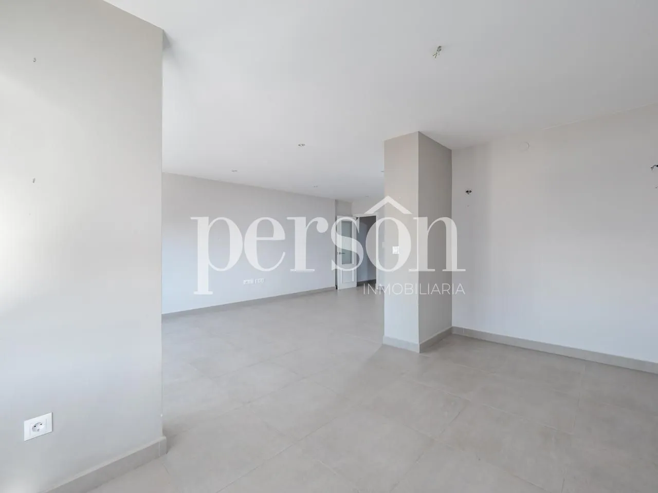 Flat for sale in  Valencia Capital  with Air Conditioner and Heating