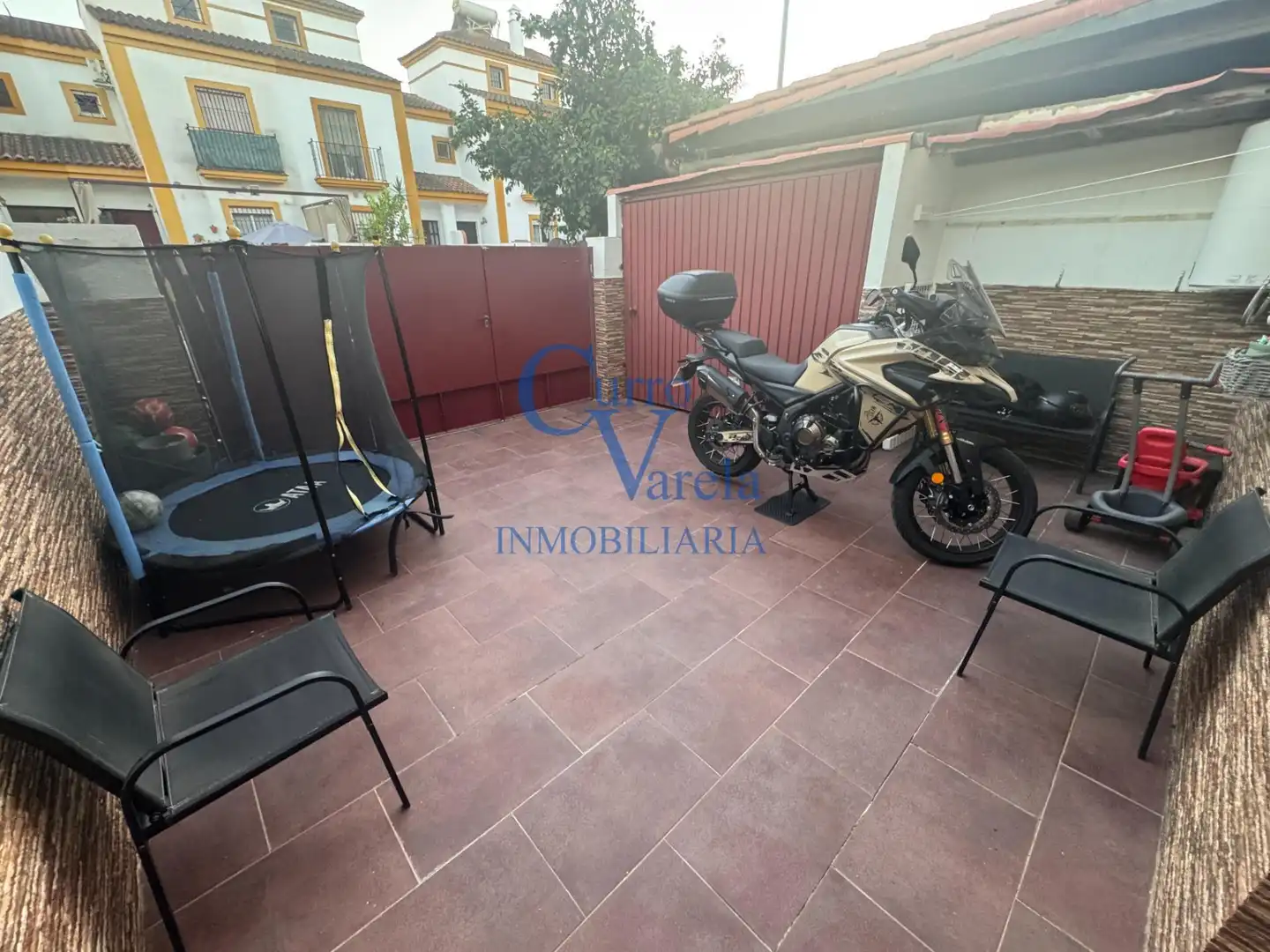 Vista exterior de Casa o xalet en venda en Alcalá de Guadaira amb Aire condicionat, Calefacció i Traster