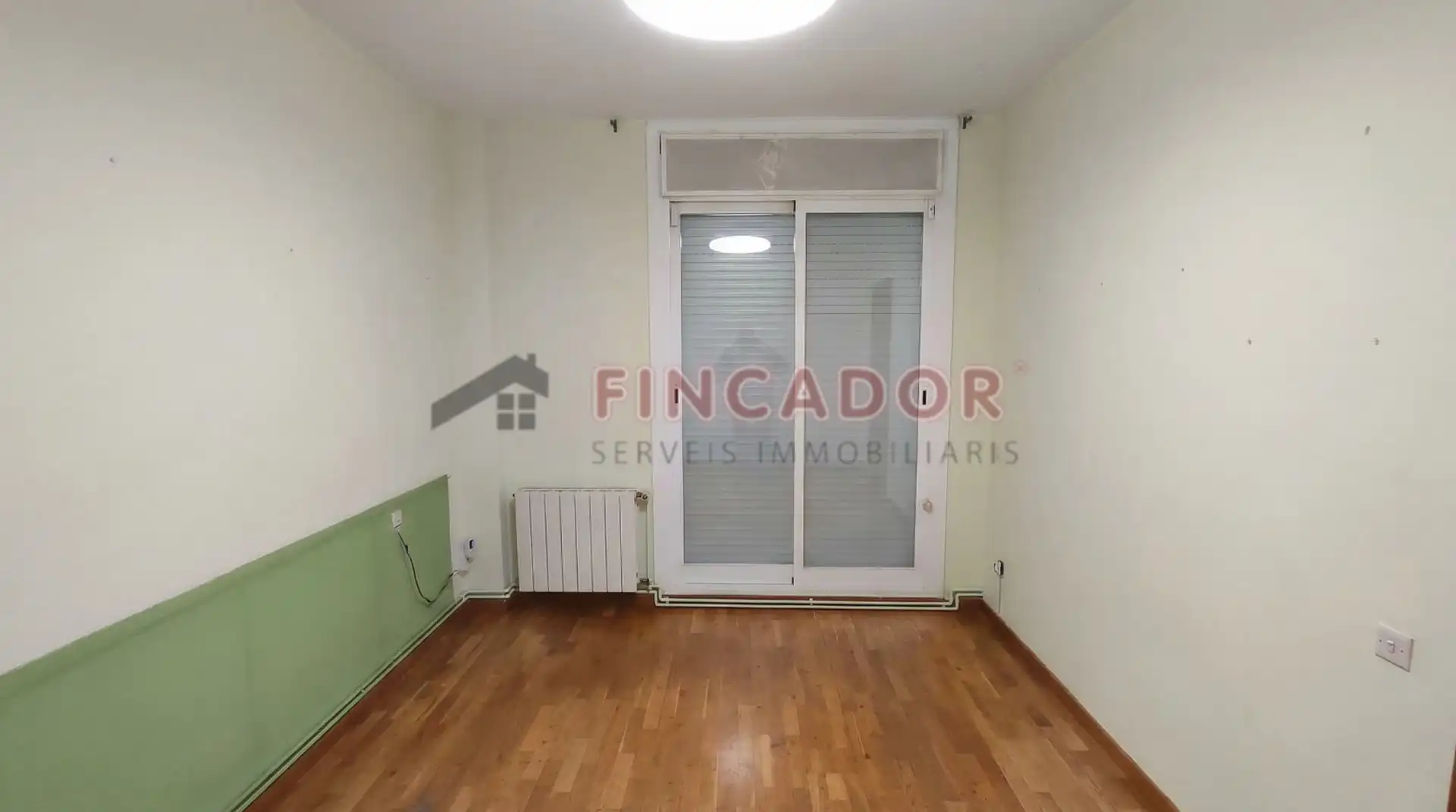 Habitación de Piso en venta en Cornellà de Llobregat con Calefacción, Parquet y Balcón