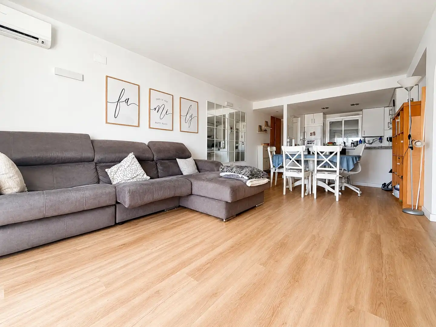 Sala de estar de Piso en venta en Fuengirola con Aire acondicionado, Terraza y Amueblado