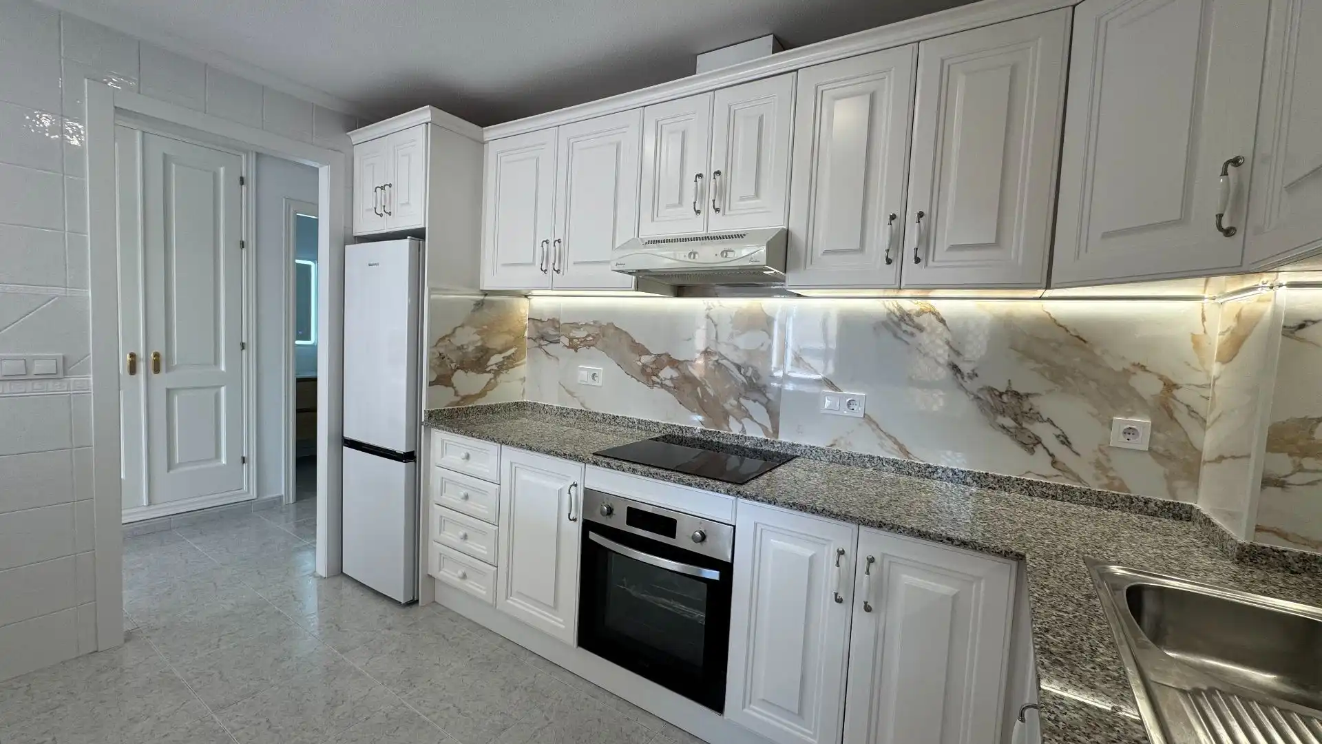 Cuina de Apartament en venda en Orihuela amb Terrassa i Piscina comunitària