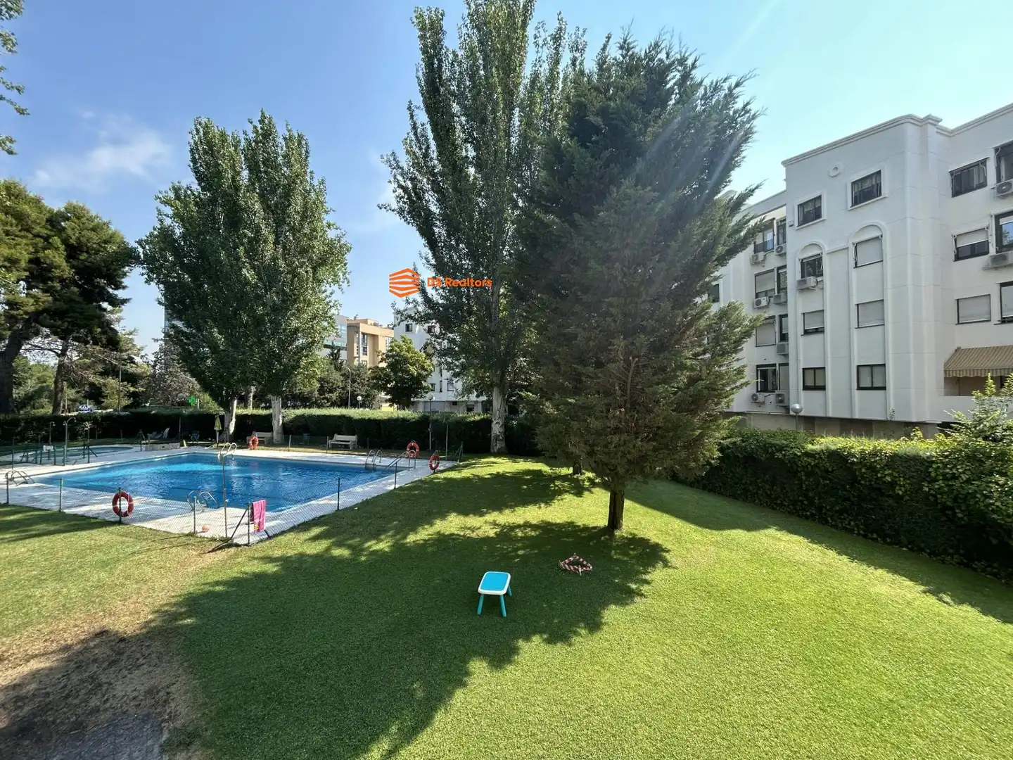 Swimming pool of Flat for rent in Madrid  with Heating, Terrace and Storage room