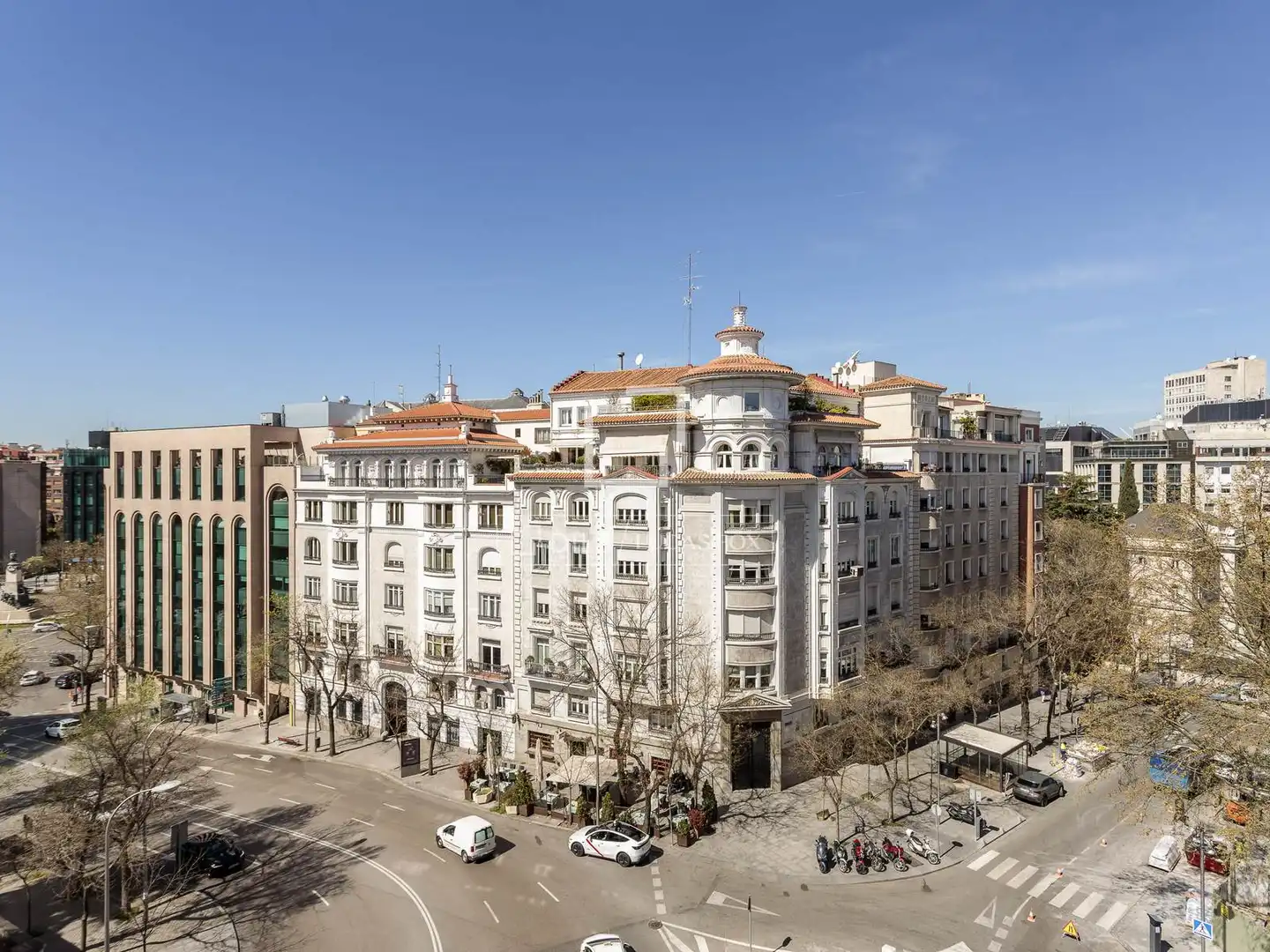 Außenansicht von Wohnung zur Miete in Madrid mit Klimaanlage, Heizung und Parkett