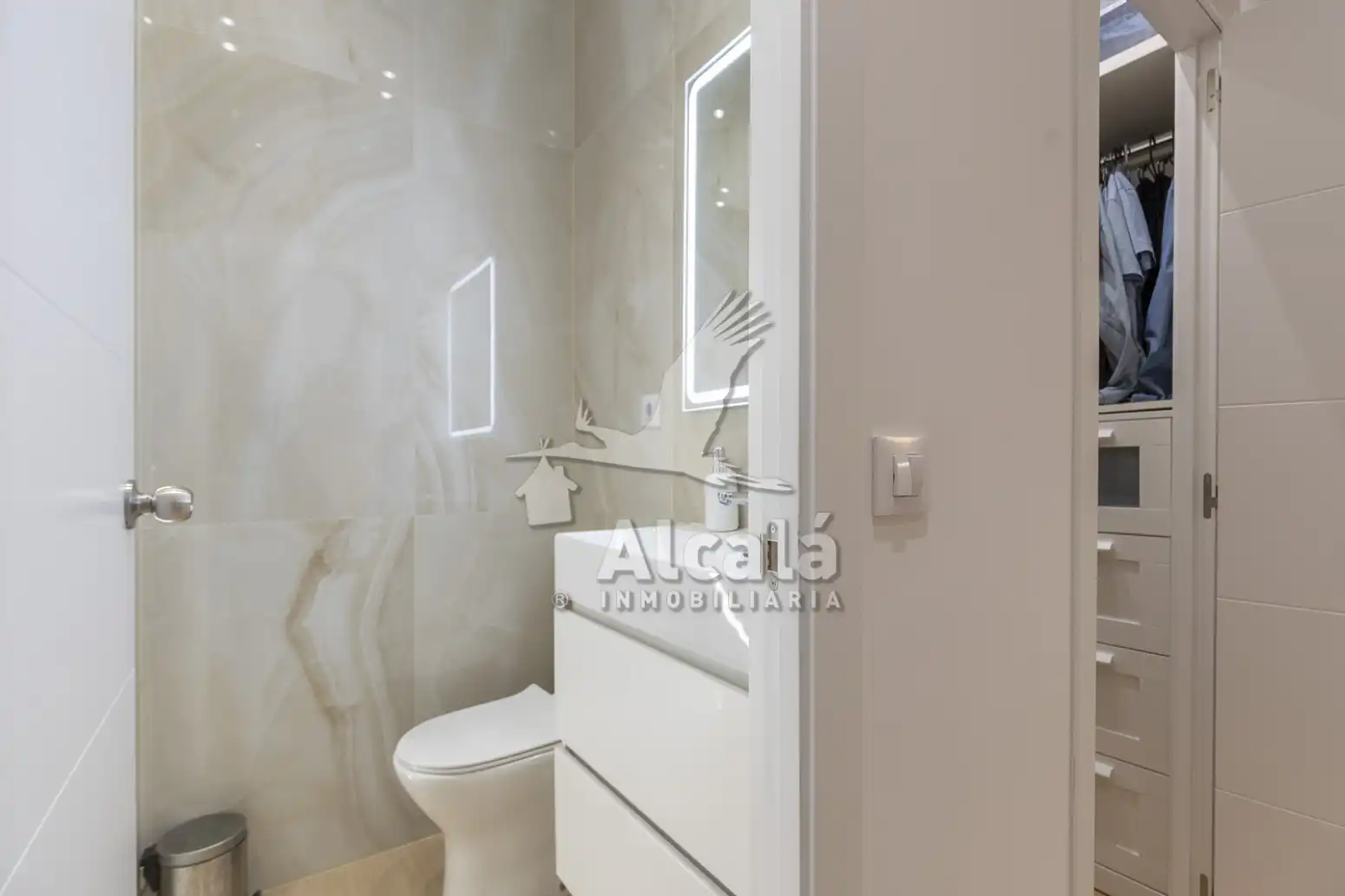 Baño de Piso en venta en Azuqueca de Henares con Aire acondicionado, Jardín privado y Domótica