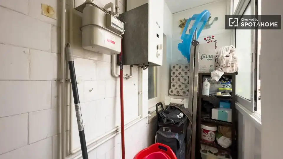 Cuina de Pis de lloguer en Barcelona amb Aire condicionat, Calefacció i Moblat