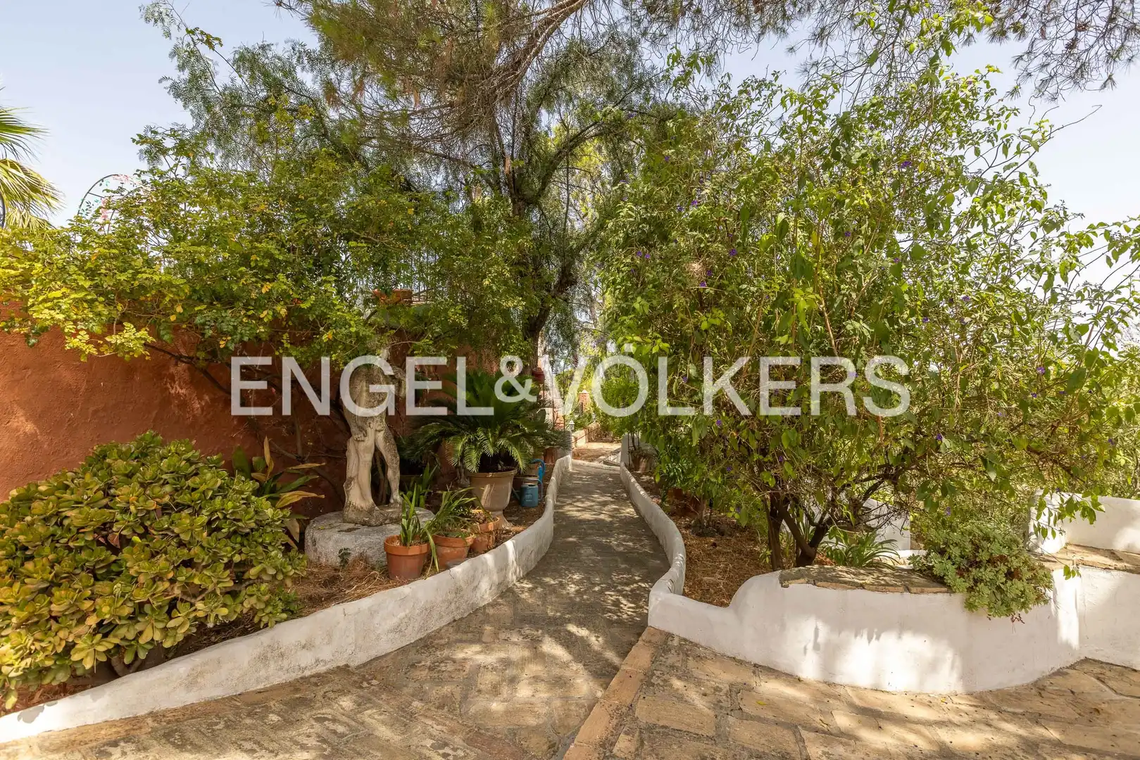 Vista exterior de Casa o xalet en venda en Osuna amb Calefacció, Jardí privat i Piscina