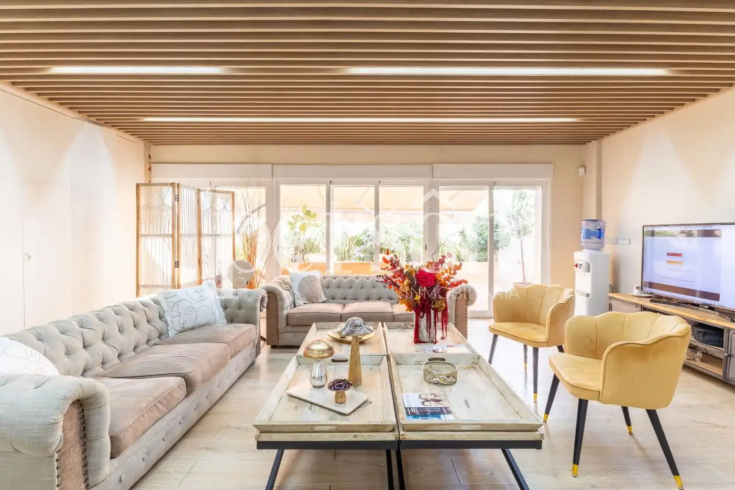 Sala d'estar de Local en venda en Valencia amb Aire condicionat i Terrassa