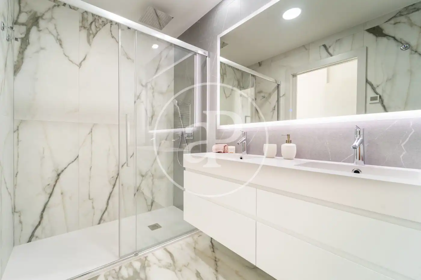 Baño de Piso en venta en Benidorm con Aire acondicionado, Calefacción y Jardín privado