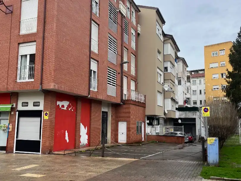 Außenansicht von Garage zur Miete in Torrelavega 
