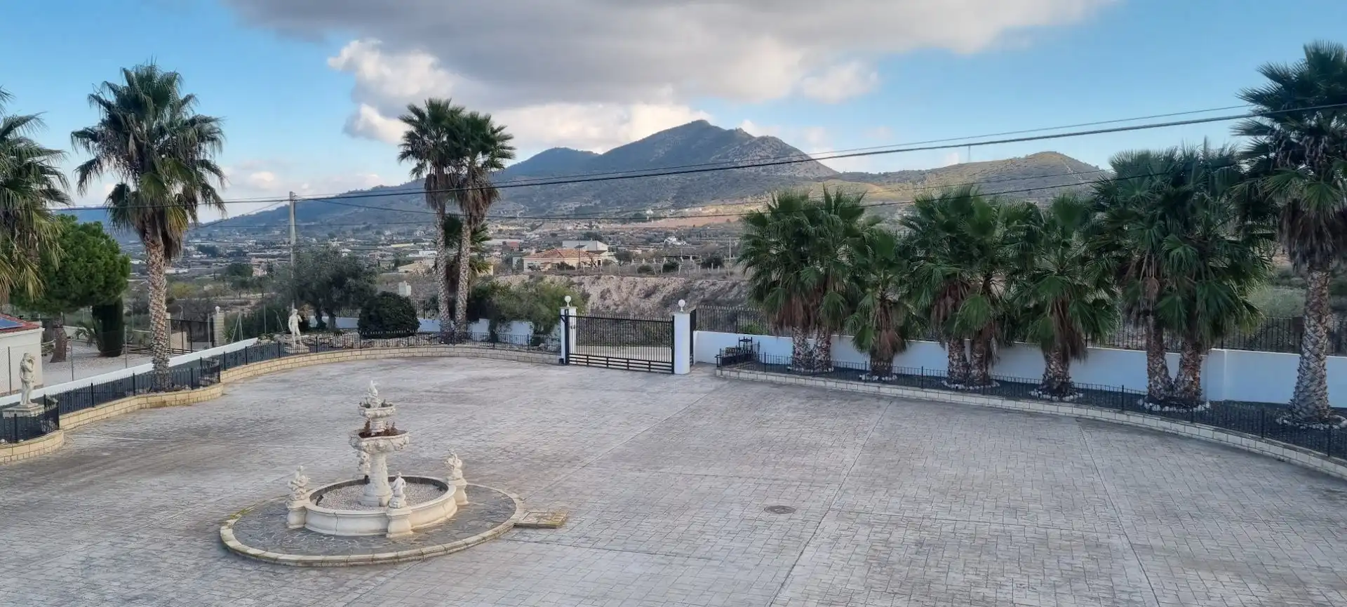 Vista exterior de Casa o xalet en venda en Hondón de los Frailes amb Jardí privat, Terrassa i Traster