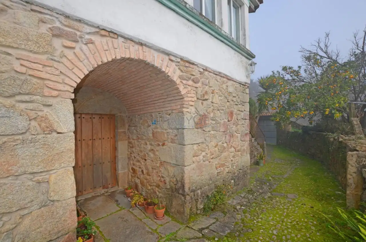 Casa o chalet en venta en O Rosal   con Calefacción, Jardín privado y Trastero