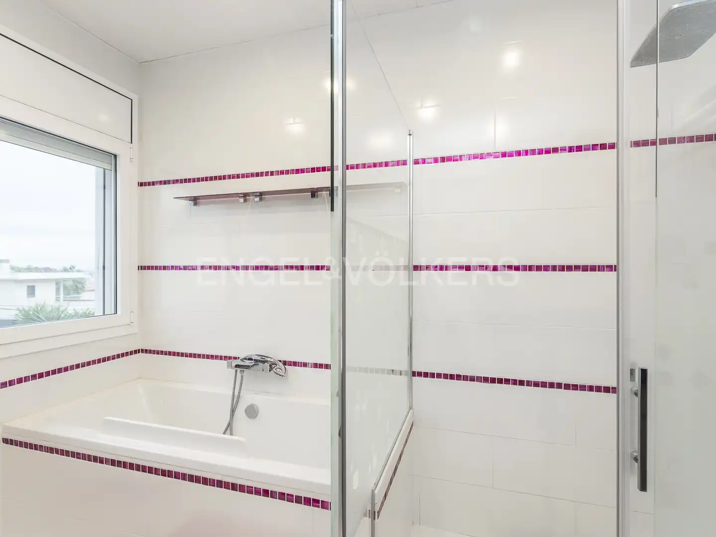 Bathroom of Houses for rent in Castelldefels  with Air Conditioner, Heating and Private garden