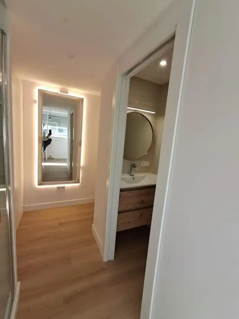 Badezimmer von Wohnung zur Miete in Marbella mit Klimaanlage und Balkon