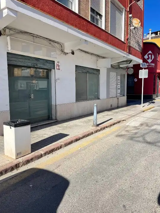 Vista exterior de Local en venda en Sueca amb Aire condicionat