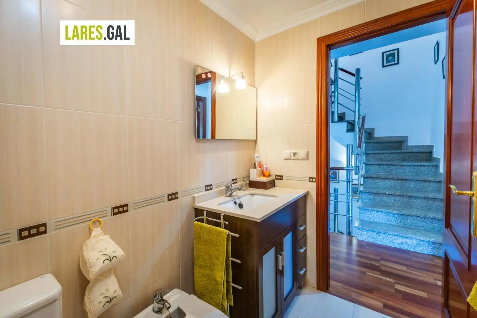 Badezimmer von Einfamilien-Reihenhaus zum Verkauf in Cangas  mit Heizung, Terrasse und Abstellraum