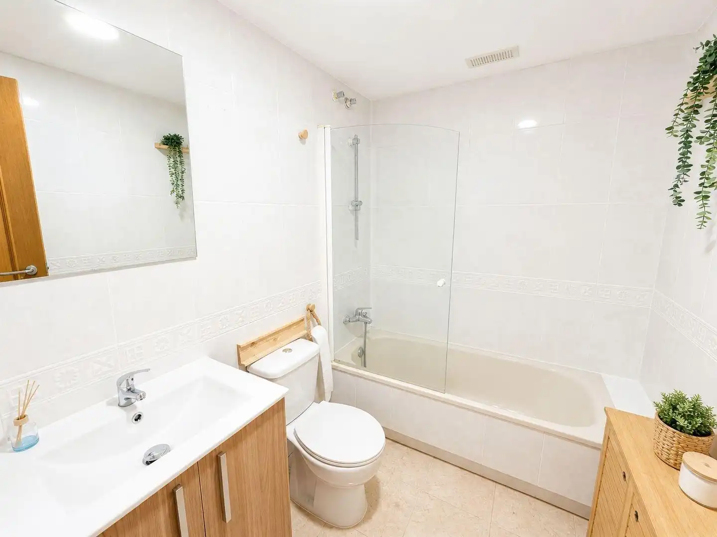 Bany de Apartament de lloguer en Daimús amb Aire condicionat, Moblat i Piscina comunitària
