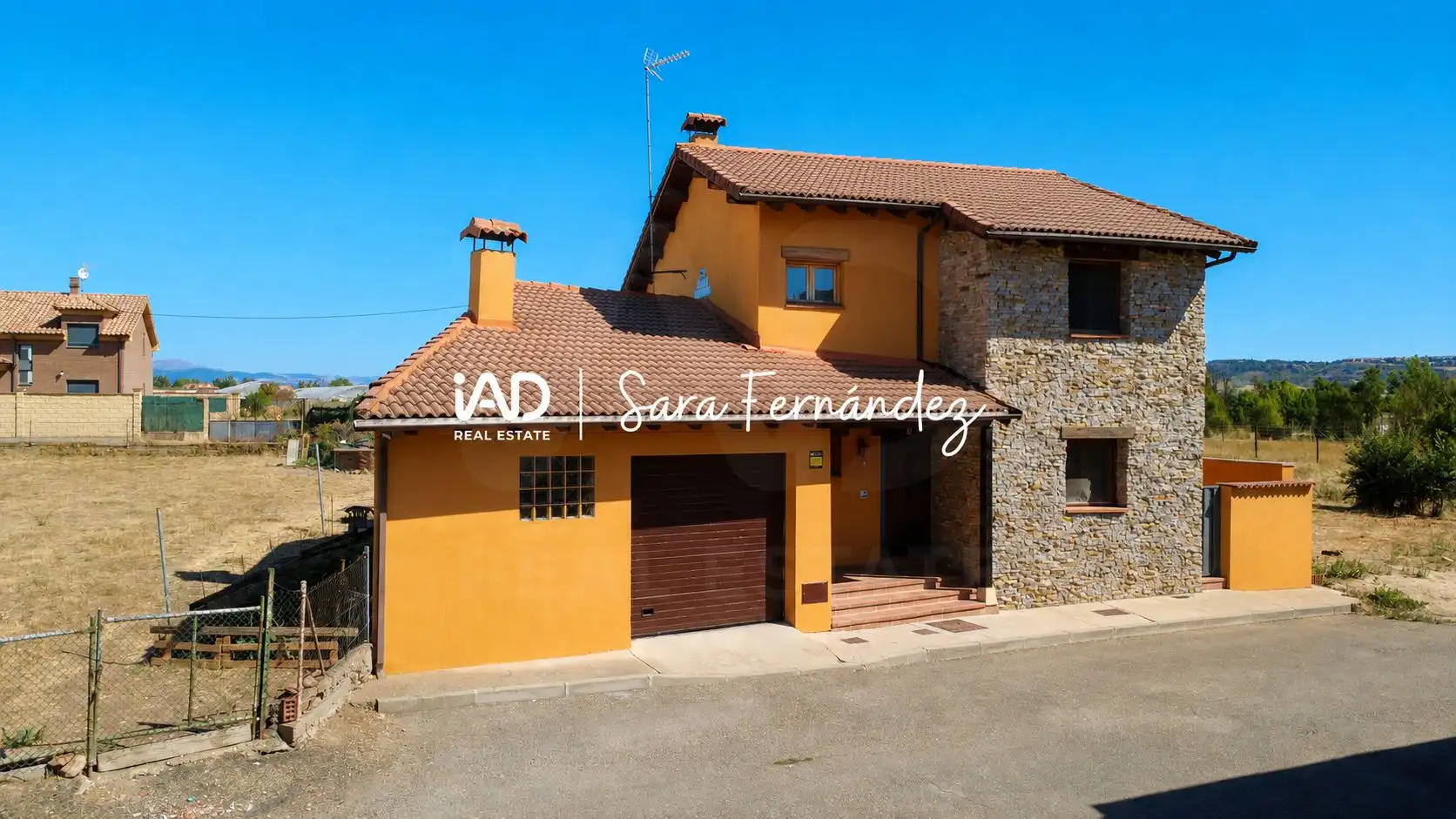Exterior view of Houses for sale in Sariegos  with Heating