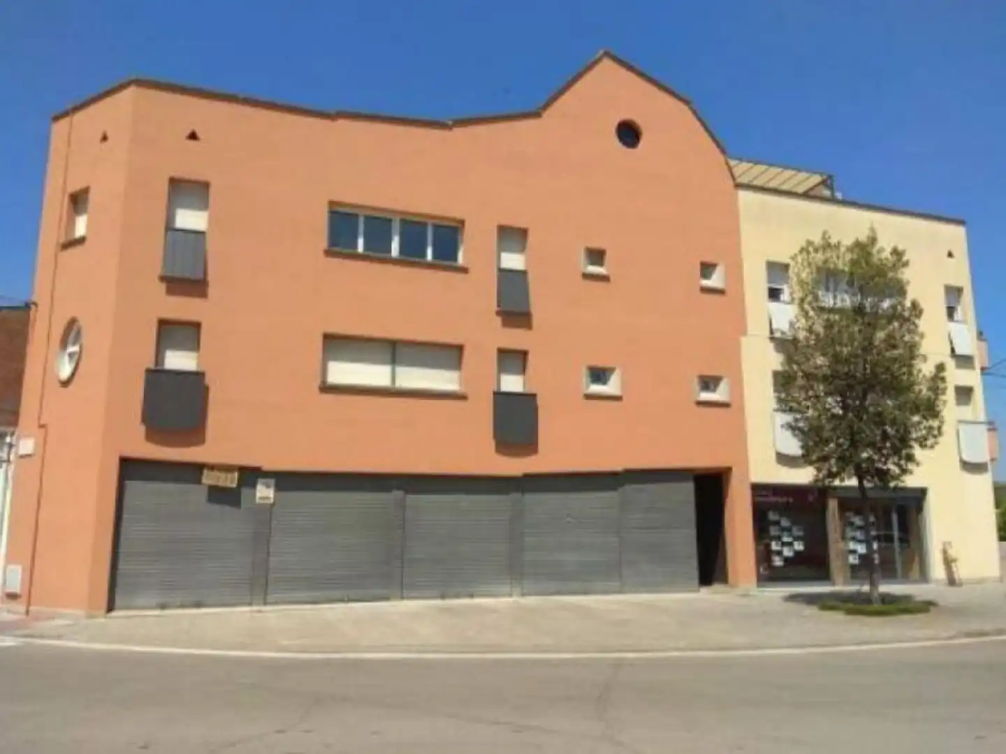 Local comercial en venda a Manlleu, imagen 2