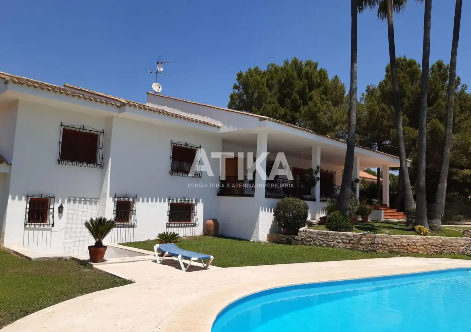 Vista exterior de Casa o xalet en venda en Ontinyent amb Aire condicionat, Calefacció i Jardí privat