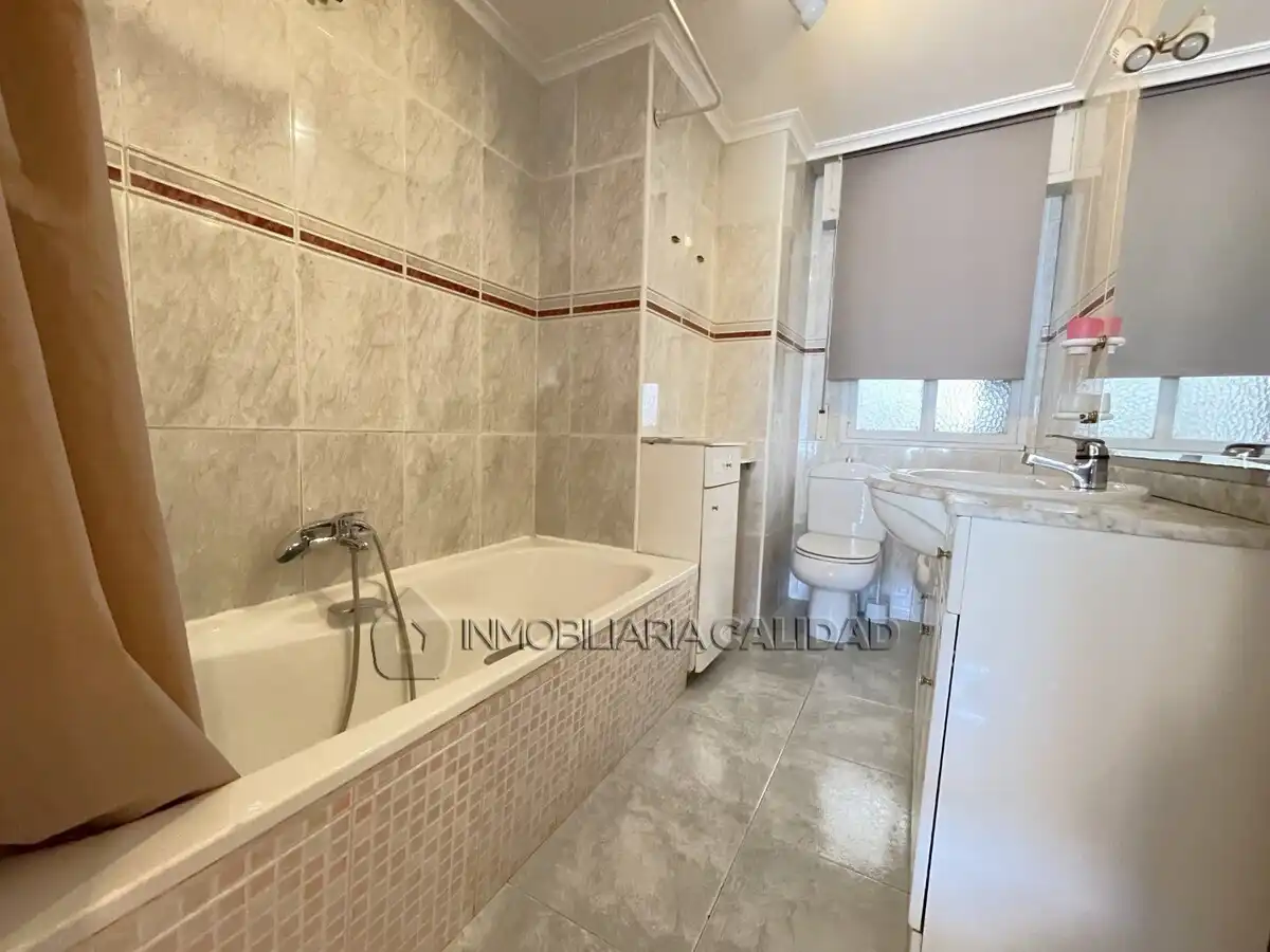 Bedroom of Flat for rent in Burgos  with Heating, Terrace and Furnished