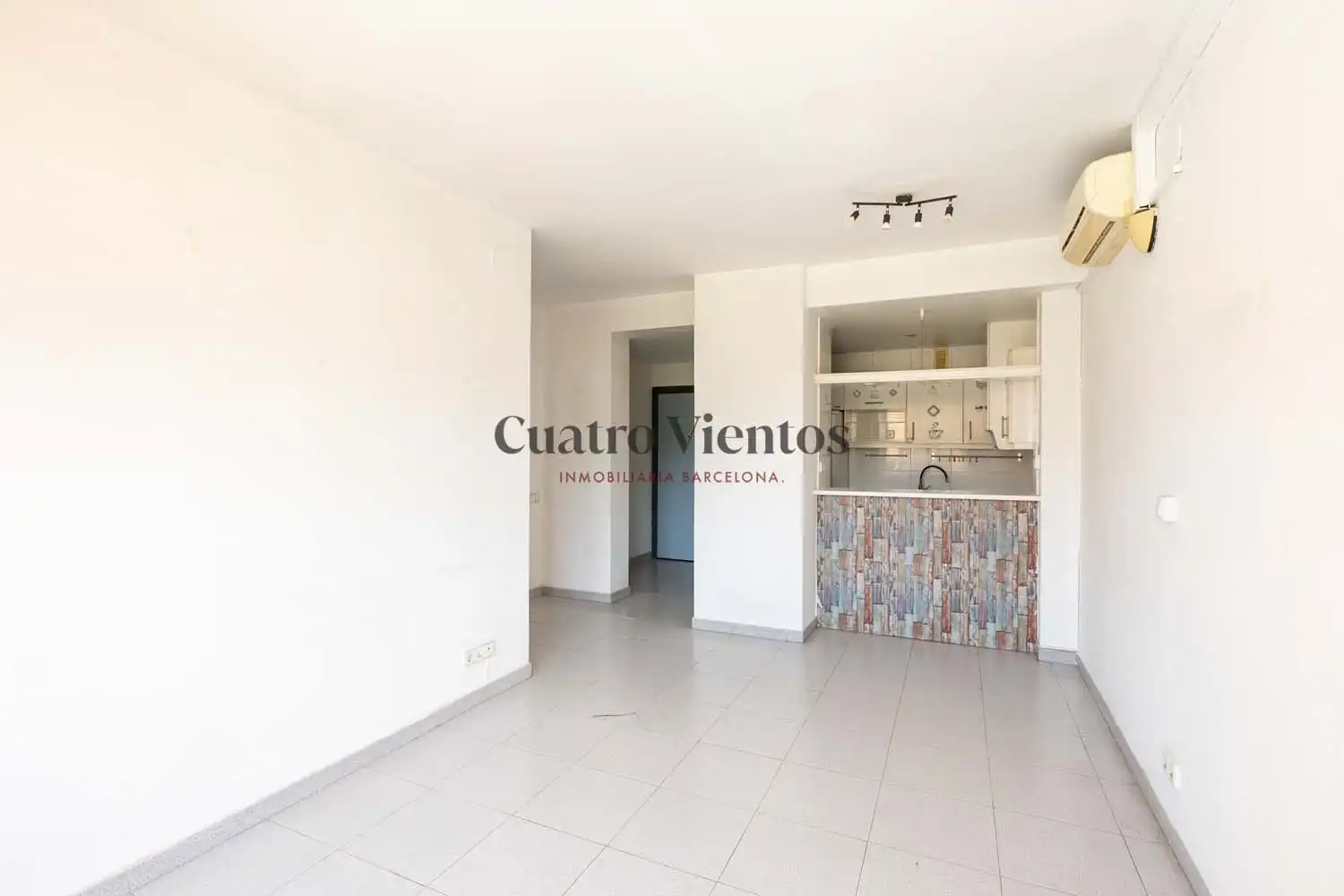 Living room of Flat for sale in Barcelona  with Air Conditioner, Heating and Oven