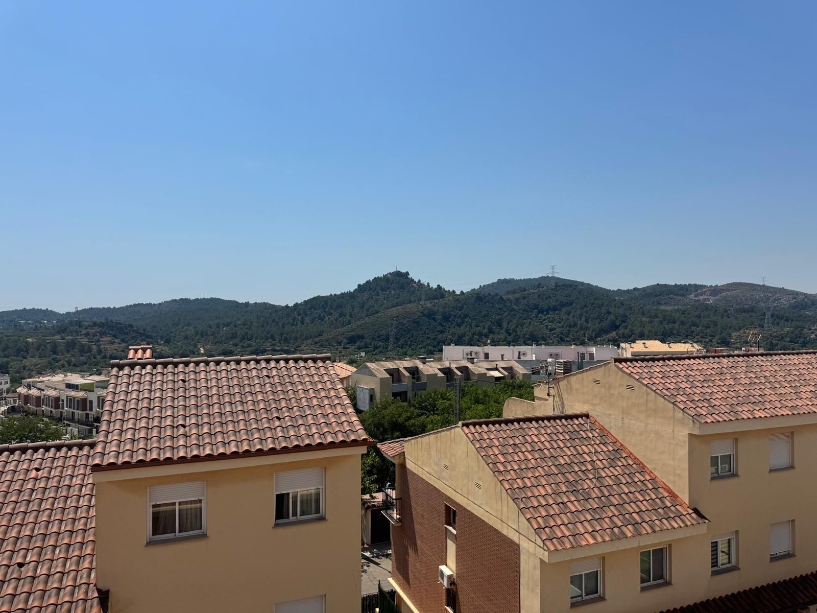 Vista exterior de Casa adosada en venda en Borriol amb Calefacció, Terrassa i Traster