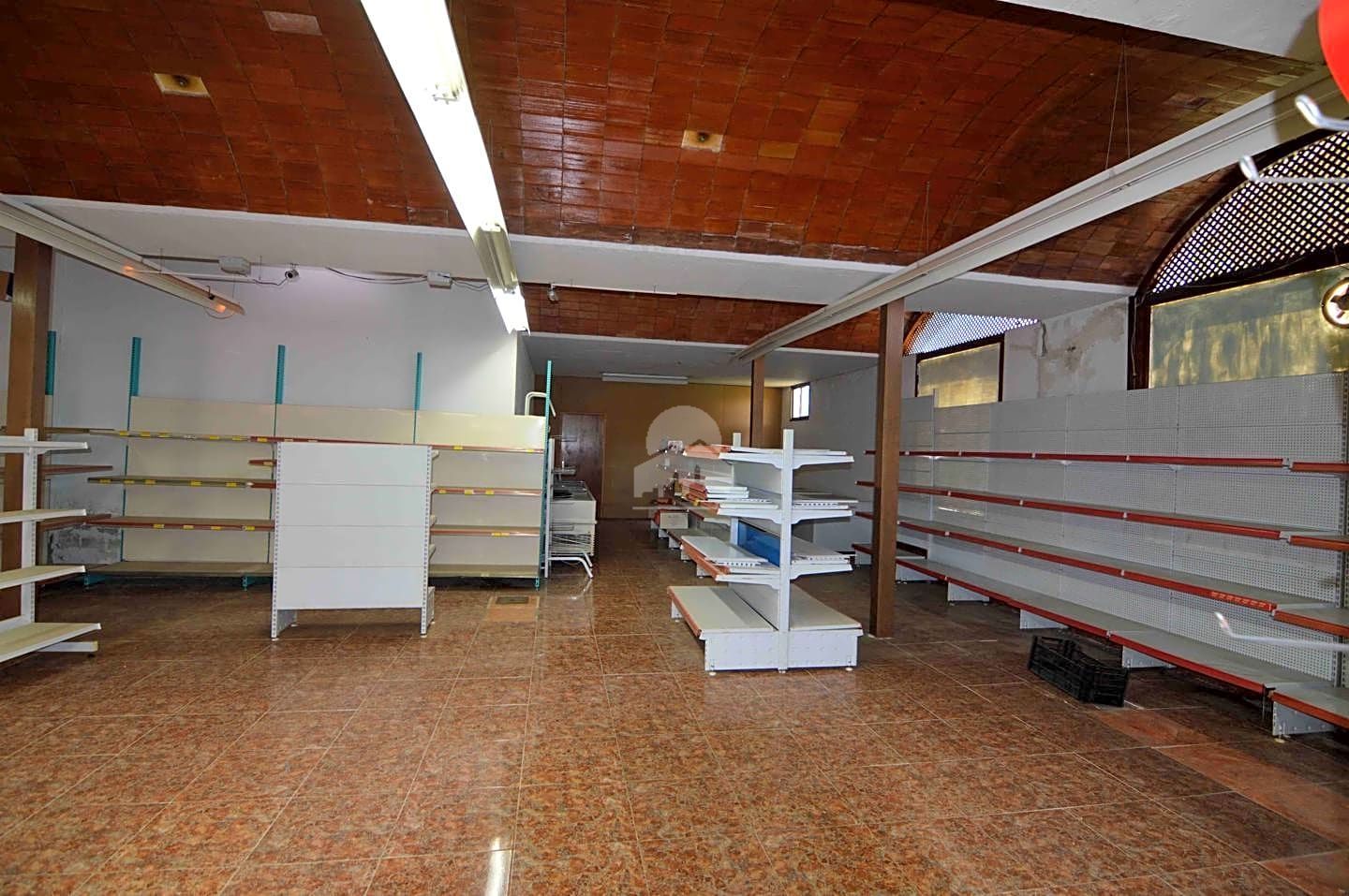 Local en venda a Paraiso - Barronal