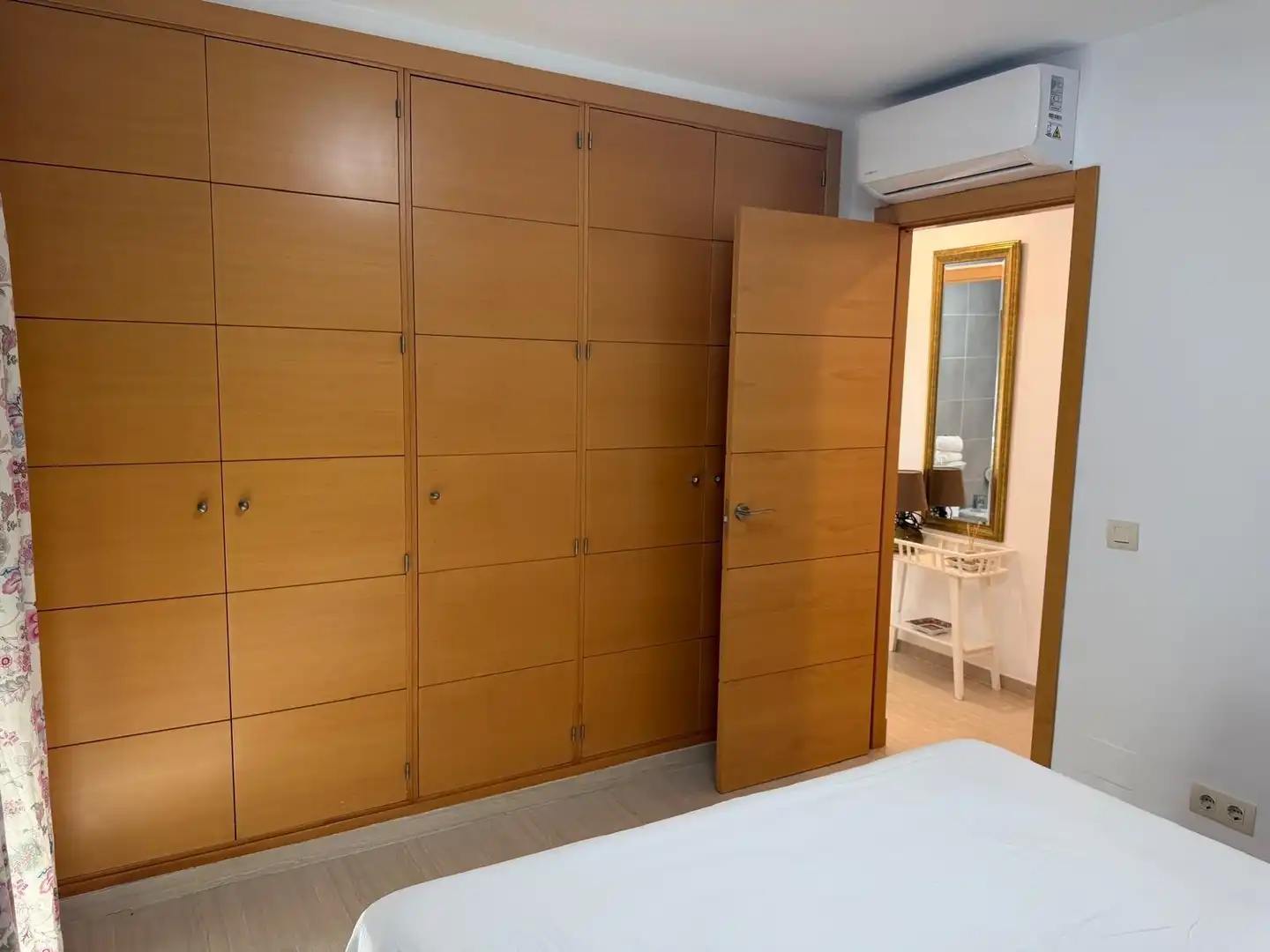 Habitación de Apartamento de alquiler en Fuengirola con Aire acondicionado, Calefacción y Terraza