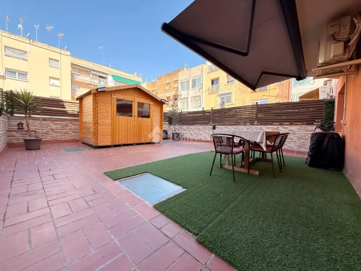 Terraza de Piso en venta en Sant Boi de Llobregat con Aire acondicionado, Terraza y Trastero