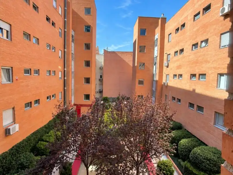 Außenansicht von Wohnung zur Miete in  Madrid Capital mit Klimaanlage