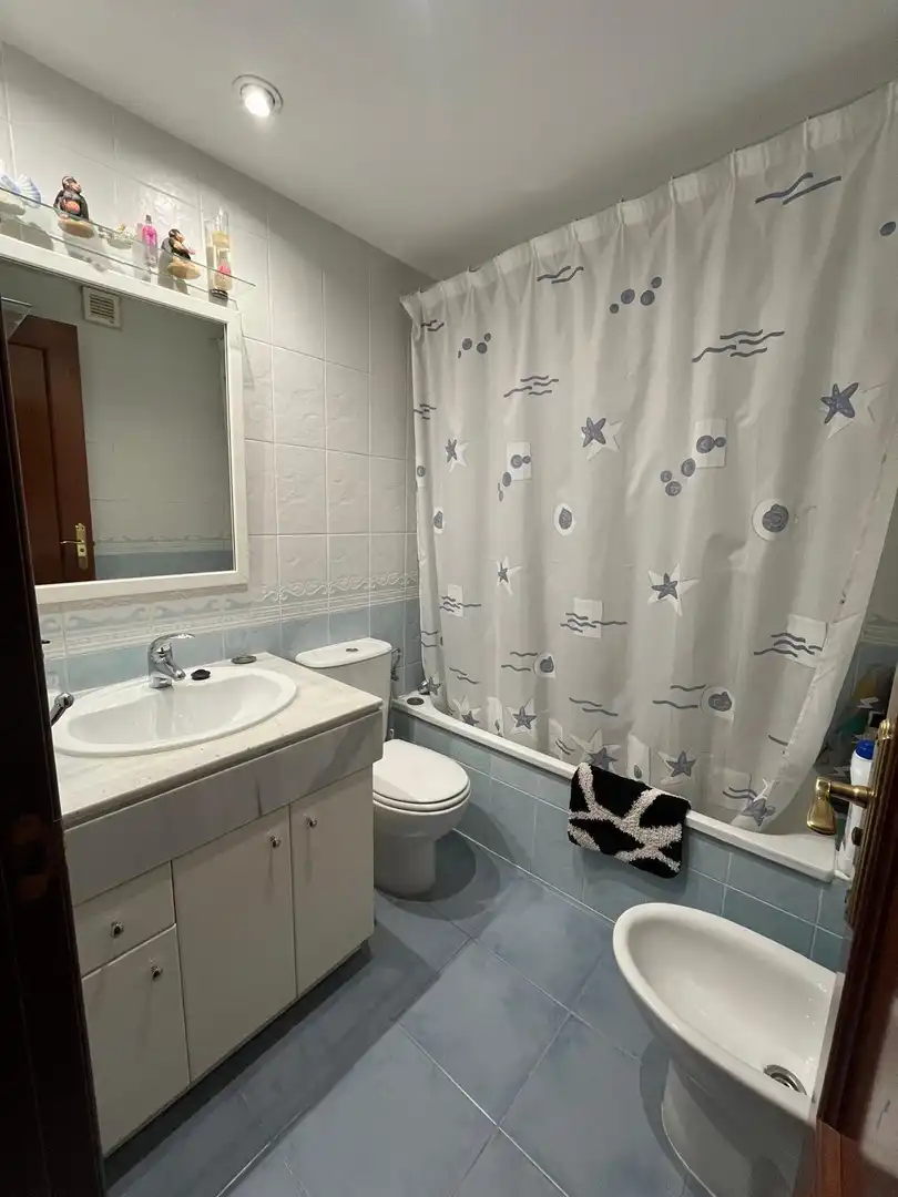 Baño de Piso en venta en Marbella con Aire acondicionado, Terraza y Piscina comunitaria