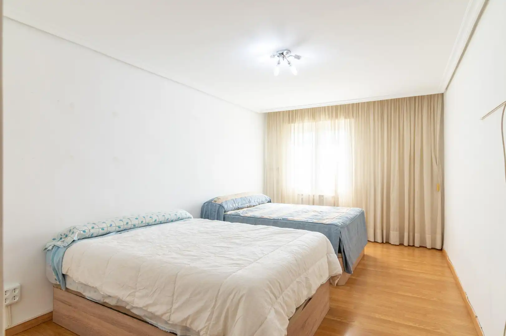 Habitación de Piso en venta en  Pamplona / Iruña con Calefacción, Parquet y Balcón