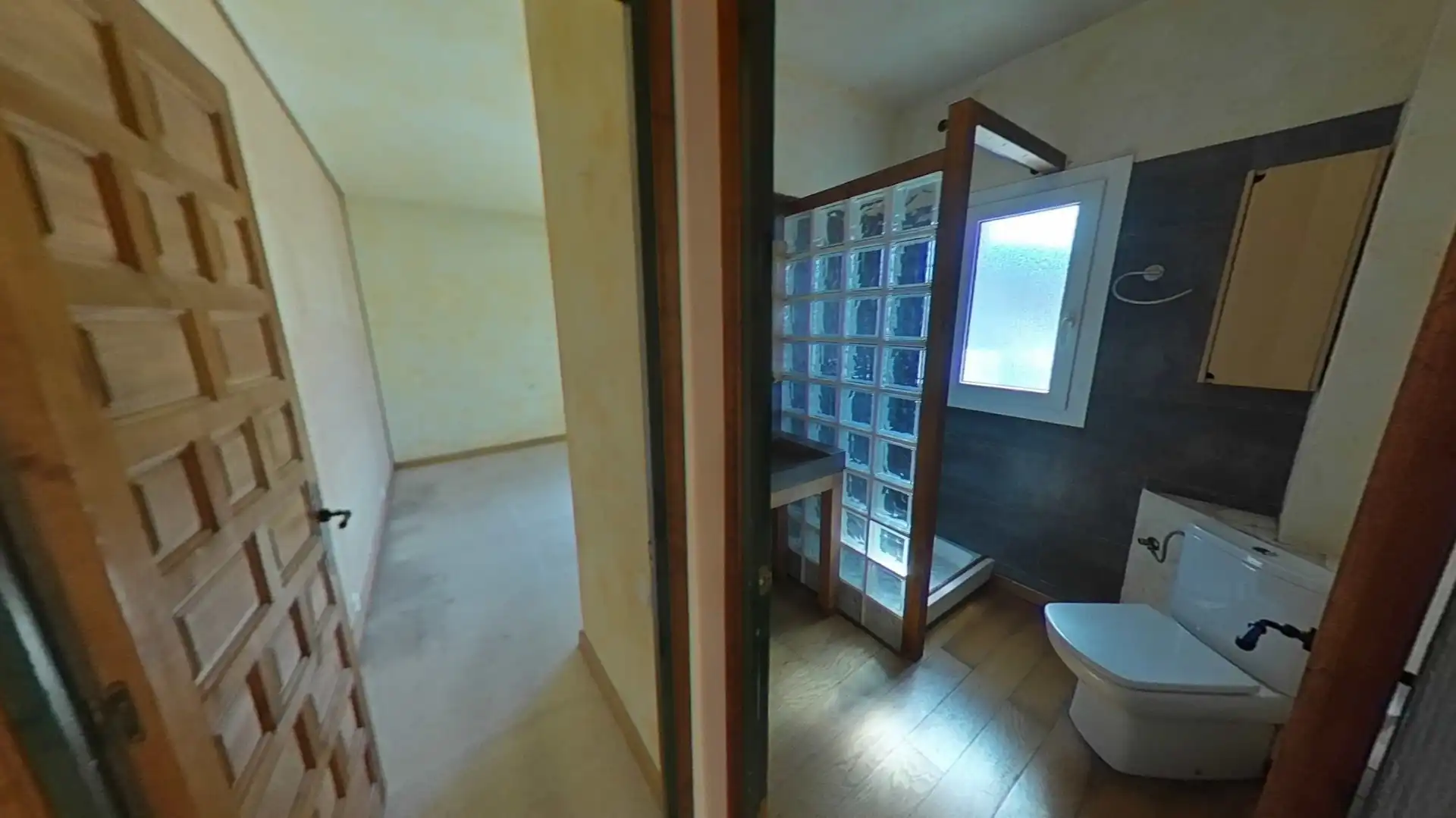 Bathroom of Flat for sale in Sant Joan de les Abadesses  with Storage room, Oven and Balcony