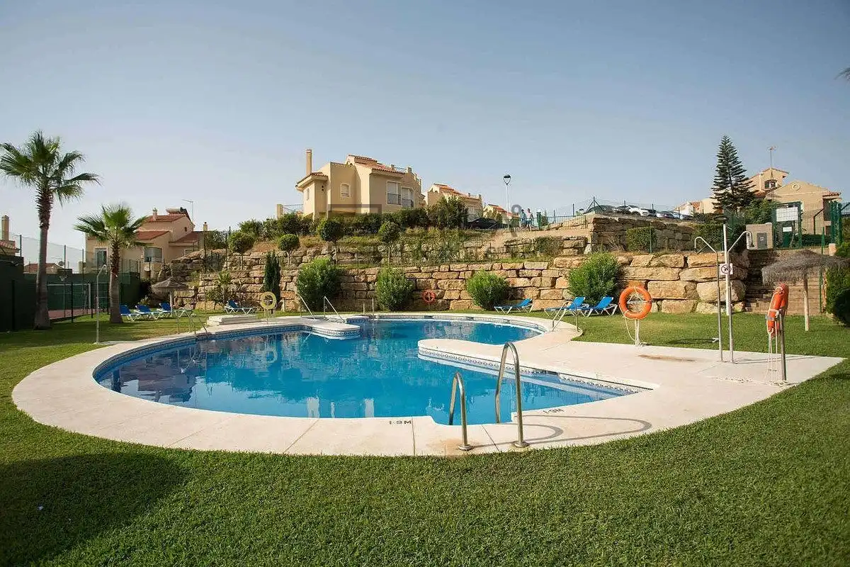Adosado con piscina en venta en Urb. Las Lomas de Riviera Club