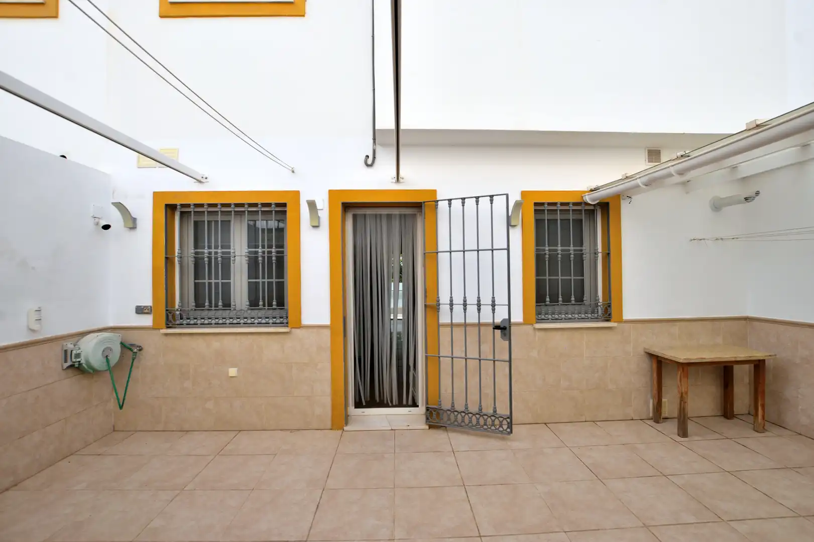 Vista exterior de Casa adosada en venda en Ronda amb Aire condicionat, Calefacció i Terrassa